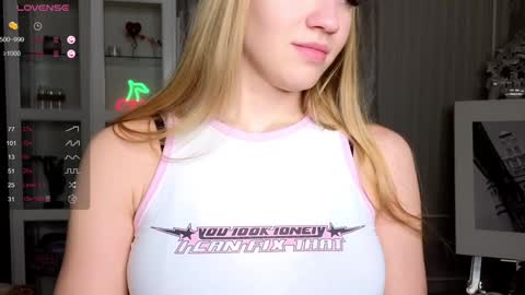 Snapshot of cute_fox_girl chatting on 01-26-25, 01:15 Anne online show from 01-26-25, 01:15
