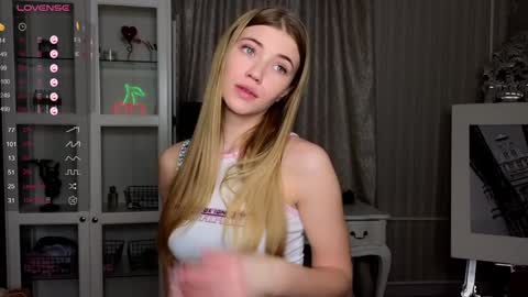 Snapshot of cute_fox_girl chatting on 02-05-25, 07:07 Anne online show from 02-05-25, 07:07