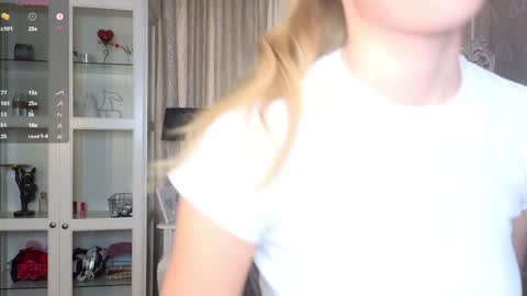Snapshot of cute_fox_girl chatting on 09-27-25, 07:24 Anne online show from 09-27-25, 07:24