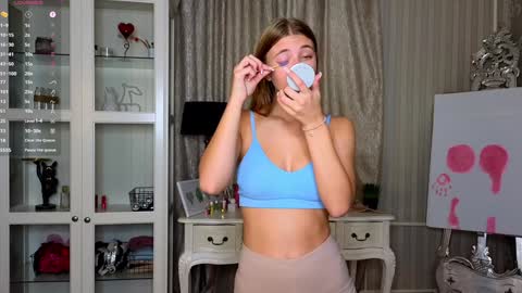 Snapshot of cute_fox_girl chatting on 10-07-25, 08:00 Anne online show from 10-07-25, 08:00