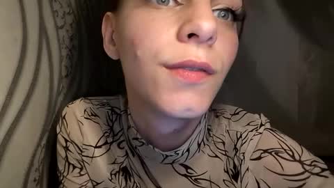 Snapshot of cute_foxis chatting on 06-16-26, 09:17 cute_foxis online show from 06-16-26, 09:17