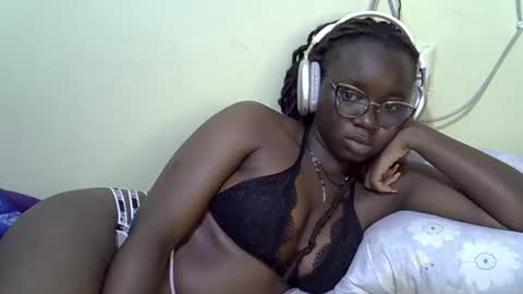 Snapshot of cute_gee chatting on 05-18-26, 11:10 daddysdoll online show from 05-18-26, 11:10