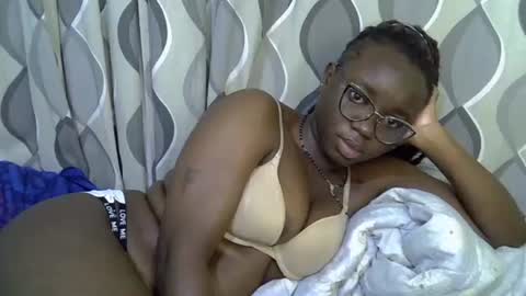 Snapshot of cute_gee chatting on 06-10-26, 07:18 daddysdoll online show from 06-10-26, 07:18