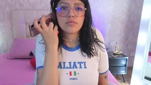 Snapshot of cute_hollywood chatting on 05-10-26, 07:52 Sofa online show from 05-10-26, 07:52