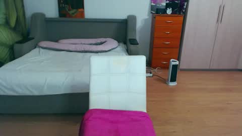 cute_jes online show from 10-30-25, 07:25