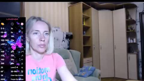 cute_lion_ online show from 09-12-25, 12:49