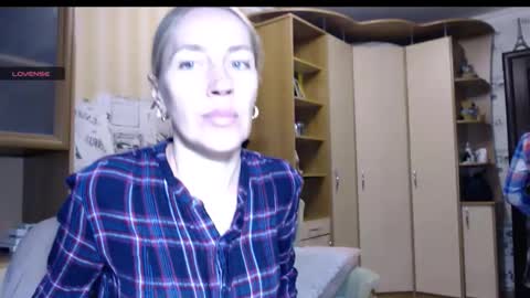 cute_lion_ online show from 10-24-25, 12:34