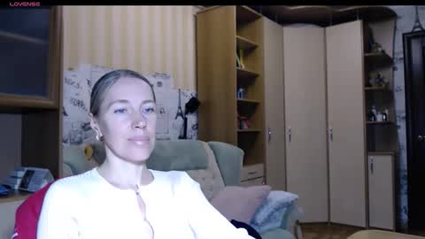 cute_lion_ online show from 11-21-25, 07:01