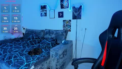 Snapshot of cute_little_ass chatting on 10-05-25, 06:06 Emily online show from 10-05-25, 06:06