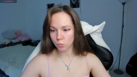 Snapshot of cute_little_ass chatting on 11-03-25, 04:03 Emily online show from 11-03-25, 04:03