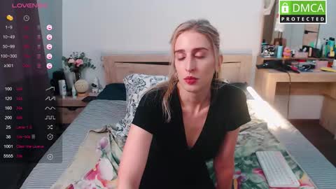Snapshot of cute_milana chatting on 09-28-25, 11:48 Milana online show from 09-28-25, 11:48