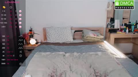 Snapshot of cute_milana chatting on 10-21-25, 12:06 Milana online show from 10-21-25, 12:06