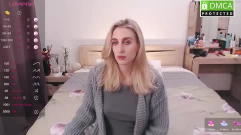 Snapshot of cute_milana chatting on 01-10-26, 01:35 Milana online show from 01-10-26, 01:35