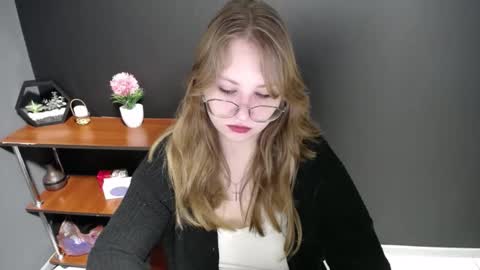 Veronica online show from 02-14-25, 07:38