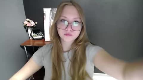 Veronica online show from 10-08-25, 06:33