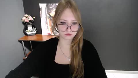 Veronica online show from 10-28-25, 08:40