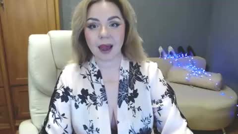 cute_phoenix online show from 06-19-26, 07:17