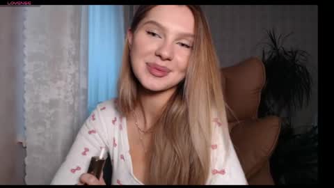 Hello Im Alisa Thank you for all the support  online show from 04-18-26, 05:55