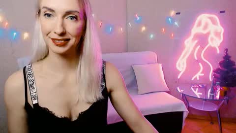 cute_smile_shy online show from 12-18-25, 08:48