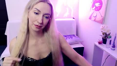 cute_smile_shy online show from 03-03-26, 09:21