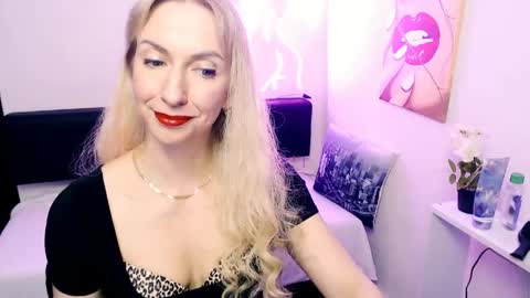 cute_smile_shy online show from 05-15-26, 09:11