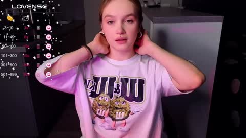 Snapshot of cute_summer_breathe chatting on 12-05-24, 01:06 Sue online show from 12-05-24, 01:06