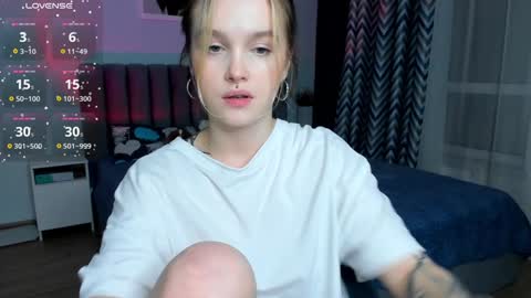 Snapshot of cute_summer_breathe chatting on 12-16-24, 08:37 Sue online show from 12-16-24, 08:37