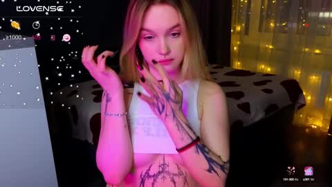 Snapshot of cute_summer_breathe chatting on 01-02-25, 06:23 Sue online show from 01-02-25, 06:23