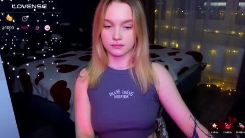 Snapshot of cute_summer_breathe chatting on 01-04-25, 09:20 Sue online show from 01-04-25, 09:20