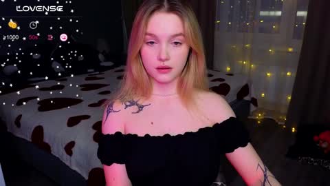 Snapshot of cute_summer_breathe chatting on 01-08-25, 07:03 Sue online show from 01-08-25, 07:03