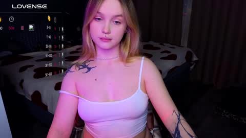 Snapshot of cute_summer_breathe chatting on 01-13-25, 02:11 Sue online show from 01-13-25, 02:11