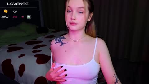 Snapshot of cute_summer_breathe chatting on 01-21-25, 01:22 Sue online show from 01-21-25, 01:22