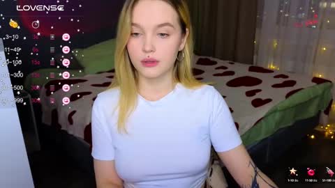 Snapshot of cute_summer_breathe chatting on 02-21-25, 04:16 Sue online show from 02-21-25, 04:16