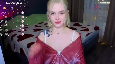 Snapshot of cute_summer_breathe chatting on 02-28-25, 04:53 Sue online show from 02-28-25, 04:53