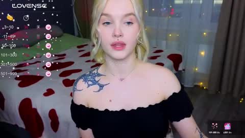 Snapshot of cute_summer_breathe chatting on 03-12-25, 04:13 Sue online show from 03-12-25, 04:13