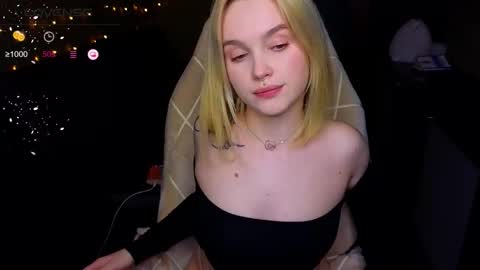 Snapshot of cute_summer_breathe chatting on 10-21-25, 07:03 Sue online show from 10-21-25, 07:03