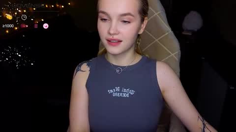 Snapshot of cute_summer_breathe chatting on 11-10-25, 05:34 Sue online show from 11-10-25, 05:34