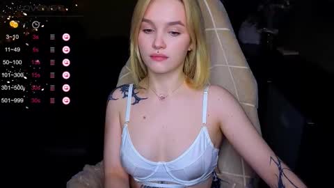 Snapshot of cute_summer_breathe chatting on 11-16-25, 11:10 Sue online show from 11-16-25, 11:10