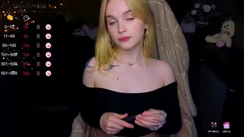 Snapshot of cute_summer_breathe chatting on 11-23-25, 10:09 Sue online show from 11-23-25, 10:09