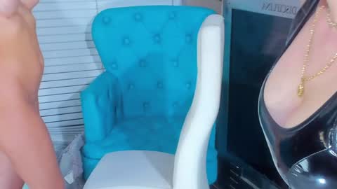 WANNA SEE MORE OF TWINS              online show from 02-05-25, 03:55