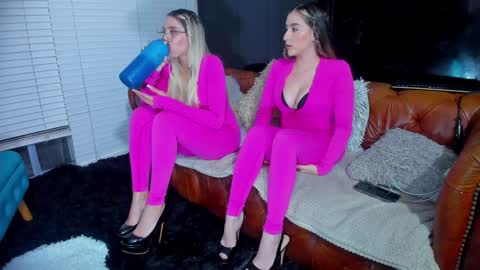 WANNA SEE MORE OF TWINS              online show from 11-21-25, 02:10