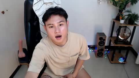 cuteasianlee online show from 12-19-25, 04:03