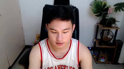 cuteasianlee online show from 12-21-25, 10:11