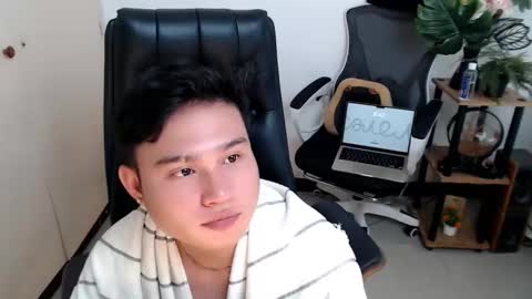 cuteasianlee online show from 12-23-25, 12:41