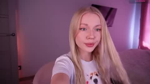 Snapshot of cutebon chatting on 06-29-26, 04:30 BONNIE online show from 06-29-26, 04:30