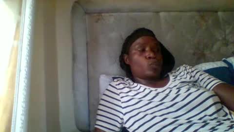 Snapshot of cutebrownie1998 chatting on 03-21-26, 07:13 VALLARY online show from 03-21-26, 07:13