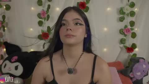 Snapshot of cutee_andrea chatting on 07-19-26, 02:37 Andrea 3 online show from 07-19-26, 02:37