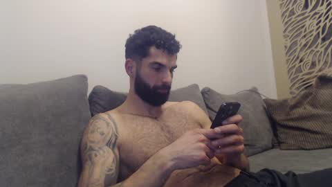 Snapshot of cuteeboy chatting on 01-18-25, 11:55 cuteeboy online show from 01-18-25, 11:55