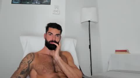 Snapshot of cuteeboy chatting on 10-12-25, 06:34 cuteeboy online show from 10-12-25, 06:34