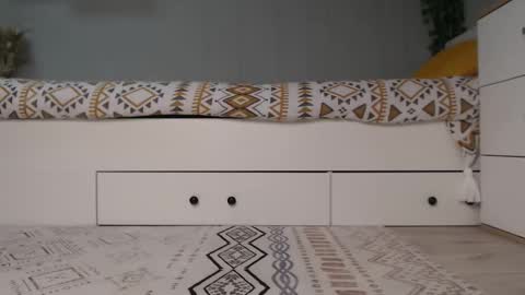 Snapshot of cuteemouse chatting on 09-20-25, 09:43 Anna online show from 09-20-25, 09:43